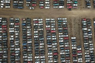 První stát světa zakázal spalovací auta. Místo ráje po 2 letech řeší Etiopie hřbitovy neopravitelných elektromobilů